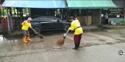 เทศบาลนครสุราษฎร์ธานี ล้างตลาดโพหวาย ป้องกันการแพร่ระบาดของโ ... Image 1